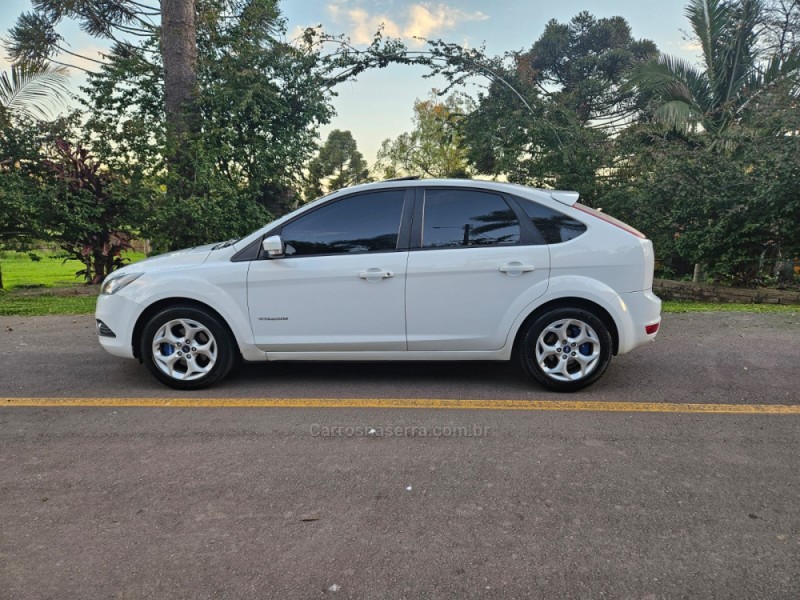 FOCUS 2.0 TITANIUM HATCH 16V FLEX 4P AUTOMÁTICO - 2011 - VERANóPOLIS