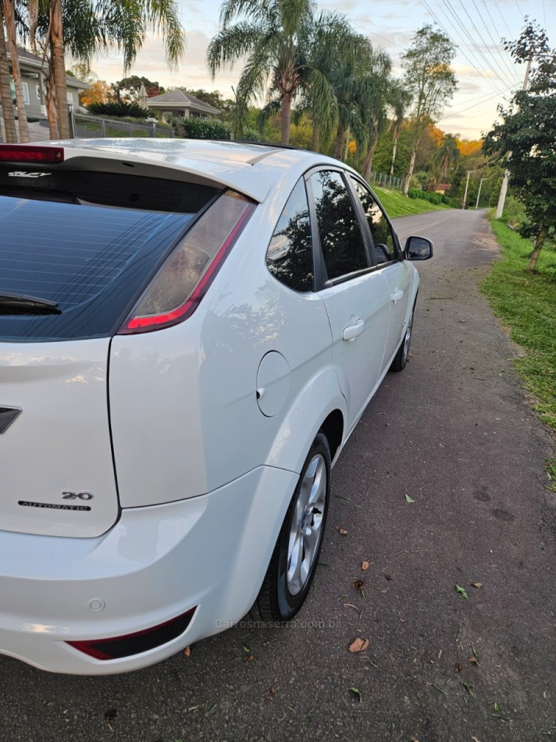FOCUS 2.0 TITANIUM HATCH 16V FLEX 4P AUTOMÁTICO - 2011 - VERANóPOLIS
