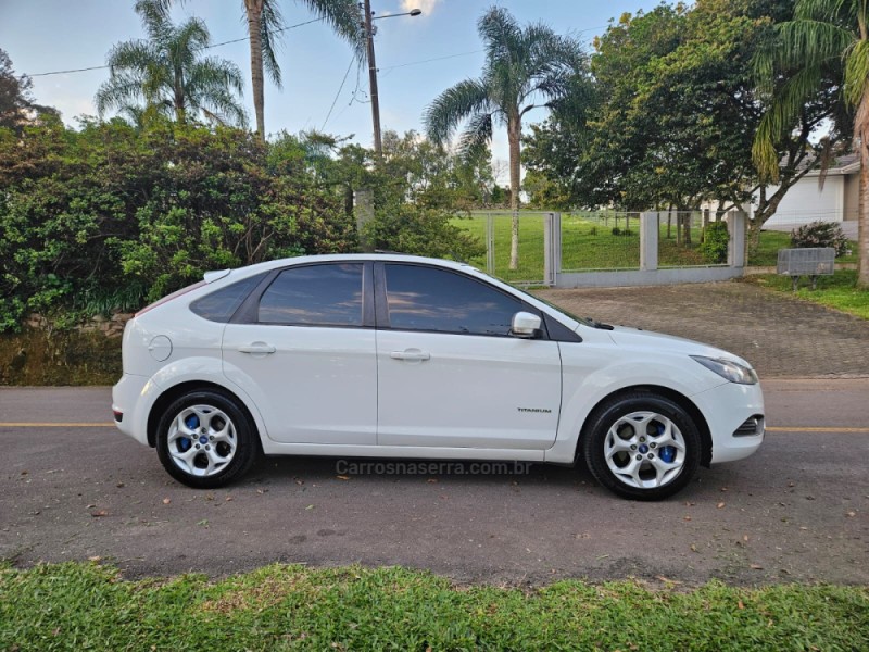 FOCUS 2.0 TITANIUM HATCH 16V FLEX 4P AUTOMÁTICO - 2011 - VERANóPOLIS