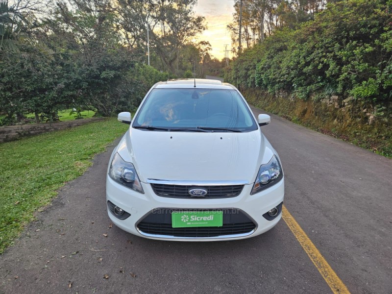FOCUS 2.0 TITANIUM HATCH 16V FLEX 4P AUTOMÁTICO - 2011 - VERANóPOLIS