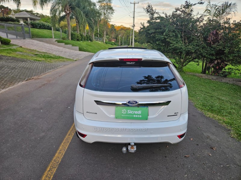 FOCUS 2.0 TITANIUM HATCH 16V FLEX 4P AUTOMÁTICO - 2011 - VERANóPOLIS