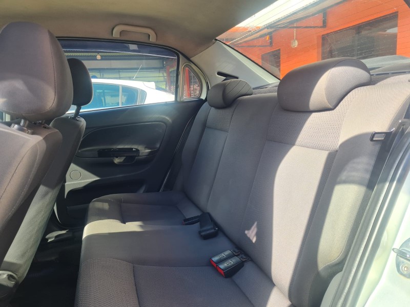 VOYAGE 1.0 MI 8V FLEX 4P MANUAL - 2011 - CANELA