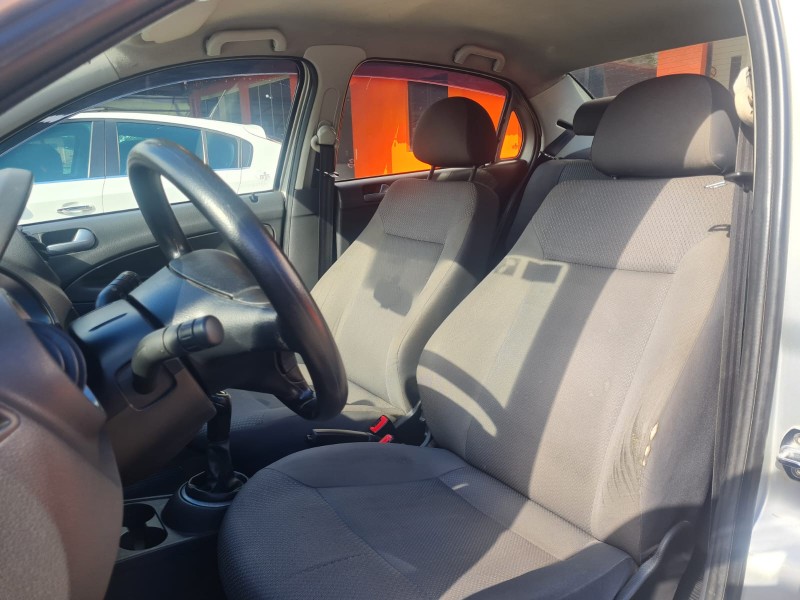 VOYAGE 1.0 MI 8V FLEX 4P MANUAL - 2011 - CANELA