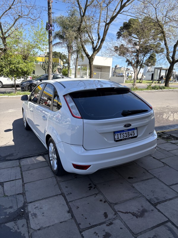 FOCUS 1.6 SE 8V FLEX 4P MANUAL - 2013 - FARROUPILHA