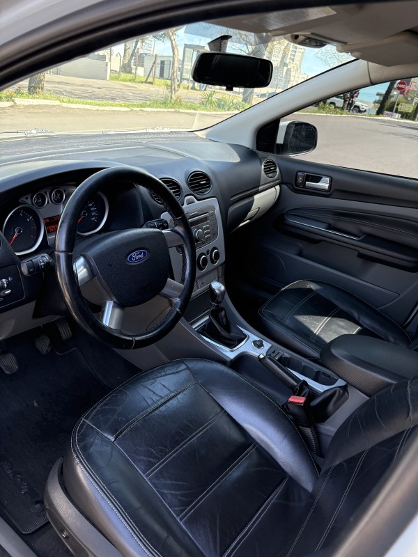 FOCUS 1.6 SE 8V FLEX 4P MANUAL - 2013 - FARROUPILHA