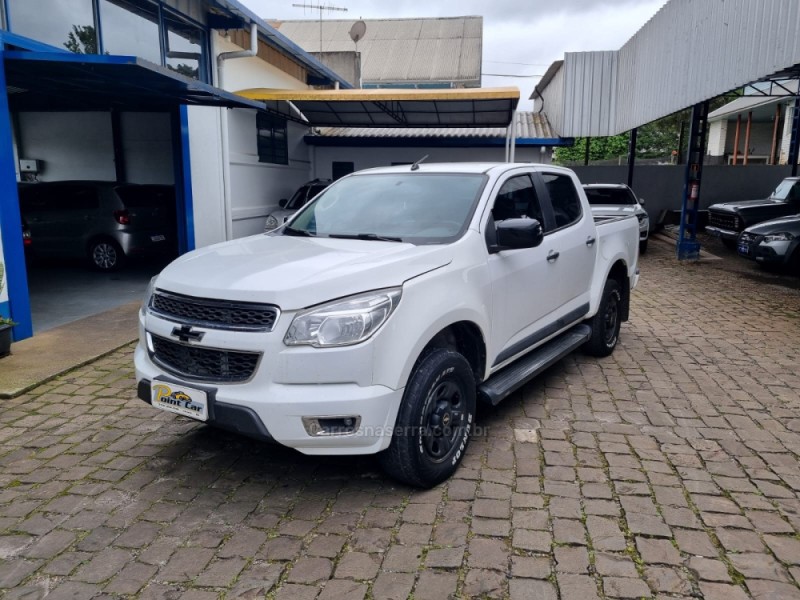 S10 2.4 LT 4X2 CD 8V FLEX 4P MANUAL - 2013 - VACARIA