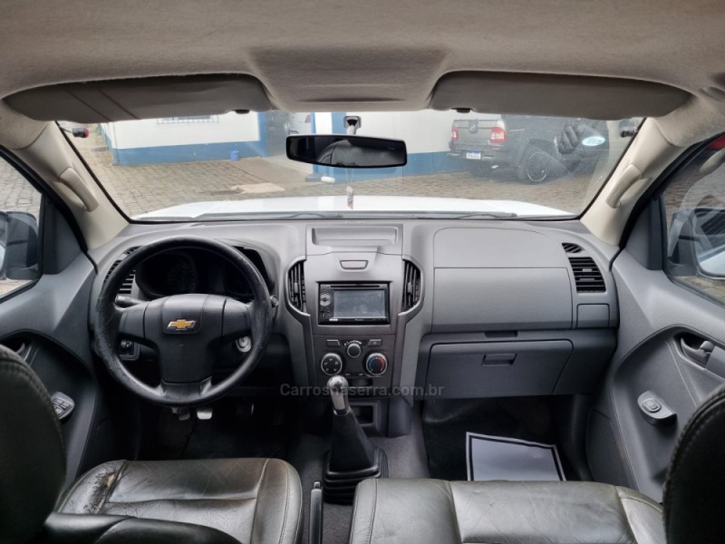 S10 2.4 LT 4X2 CD 8V FLEX 4P MANUAL - 2013 - VACARIA
