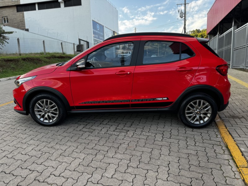 argo 1.8 trekking 16v flex 4p automatico 2021 feliz