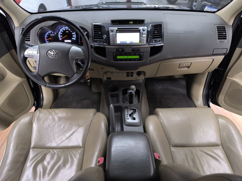 HILUX SW4 3.0 SRV 4X4 7 LUGARES 16V TURBO INTERCOOLER DIESEL 4P AUTOMÁTICO - 2012 - CAXIAS DO SUL