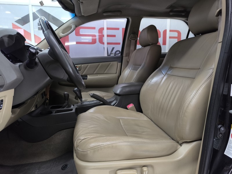 HILUX SW4 3.0 SRV 4X4 7 LUGARES 16V TURBO INTERCOOLER DIESEL 4P AUTOMÁTICO - 2012 - CAXIAS DO SUL