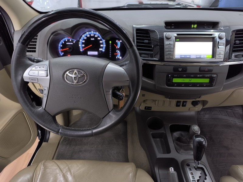 HILUX SW4 3.0 SRV 4X4 7 LUGARES 16V TURBO INTERCOOLER DIESEL 4P AUTOMÁTICO - 2012 - CAXIAS DO SUL
