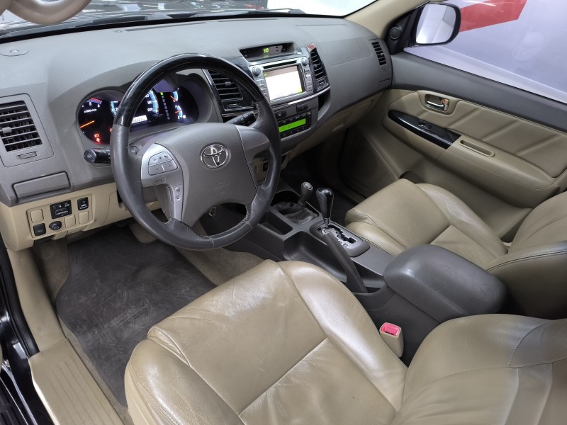 HILUX SW4 3.0 SRV 4X4 7 LUGARES 16V TURBO INTERCOOLER DIESEL 4P AUTOMÁTICO - 2012 - CAXIAS DO SUL