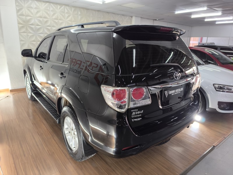 HILUX SW4 3.0 SRV 4X4 7 LUGARES 16V TURBO INTERCOOLER DIESEL 4P AUTOMÁTICO - 2012 - CAXIAS DO SUL