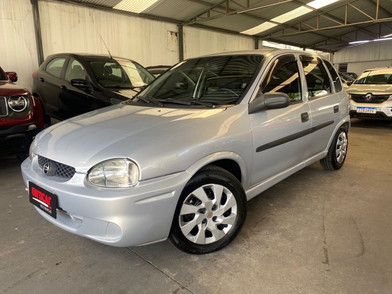 CHEVROLET - CORSA - 2000/2001 - Prata - R$ 14.900,00