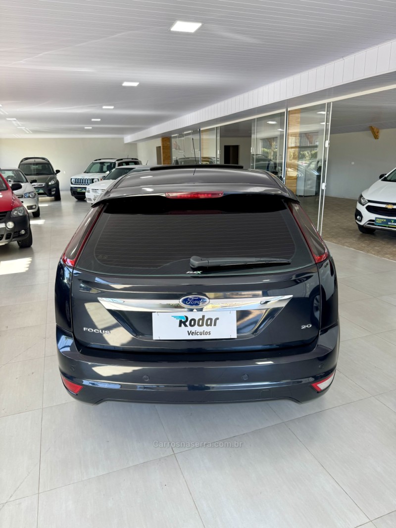 FOCUS 2.0 TITANIUM HATCH 16V FLEX 4P MANUAL - 2012 - VILA FLORES