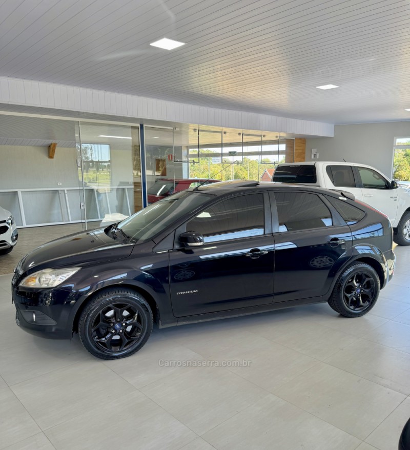 FOCUS 2.0 TITANIUM HATCH 16V FLEX 4P MANUAL - 2012 - VILA FLORES