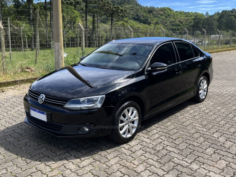 JETTA 2.0 COMFORTLINE FLEX 4P TIPTRONIC - 2014 - NOVA BASSANO