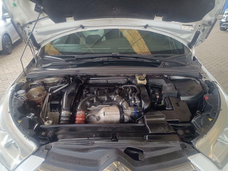 DS4 1.6 THP CHIC 165 16V TURBO GASOLINA 4P AUTOMÁTICO - 2013 - CAXIAS DO SUL