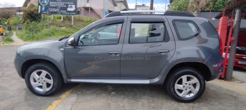 DUSTER 1.6 DYNAMIQUE 4X2 16V FLEX 4P MANUAL - 2013 - FARROUPILHA