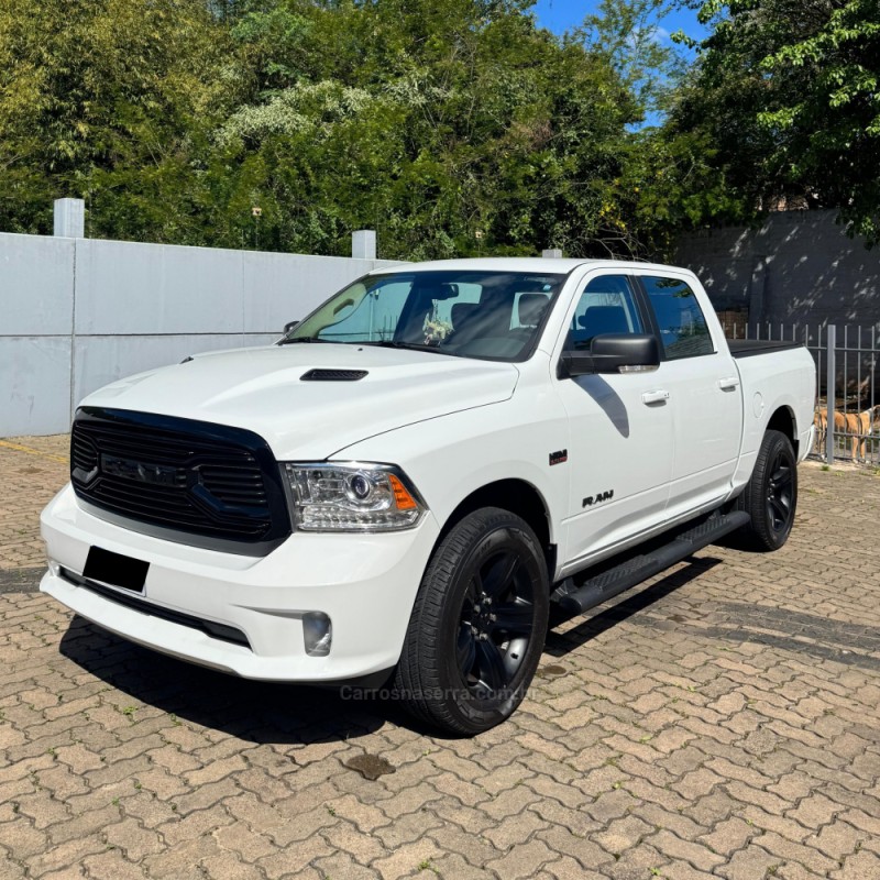 classic 5.7 v8 gasolina laramie night edition cd 4x4 automatico 2022 bento goncalves