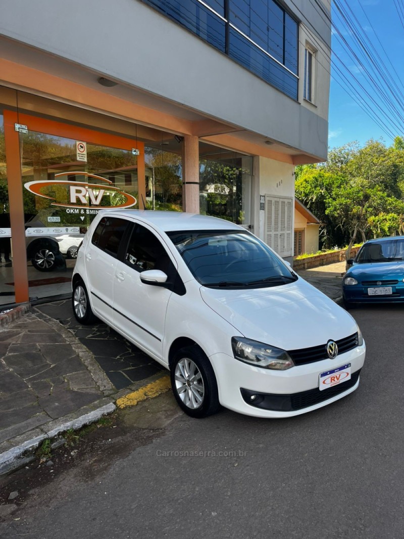 FOX 1.6 MI 8V FLEX 4P MANUAL - 2011 - CARLOS BARBOSA