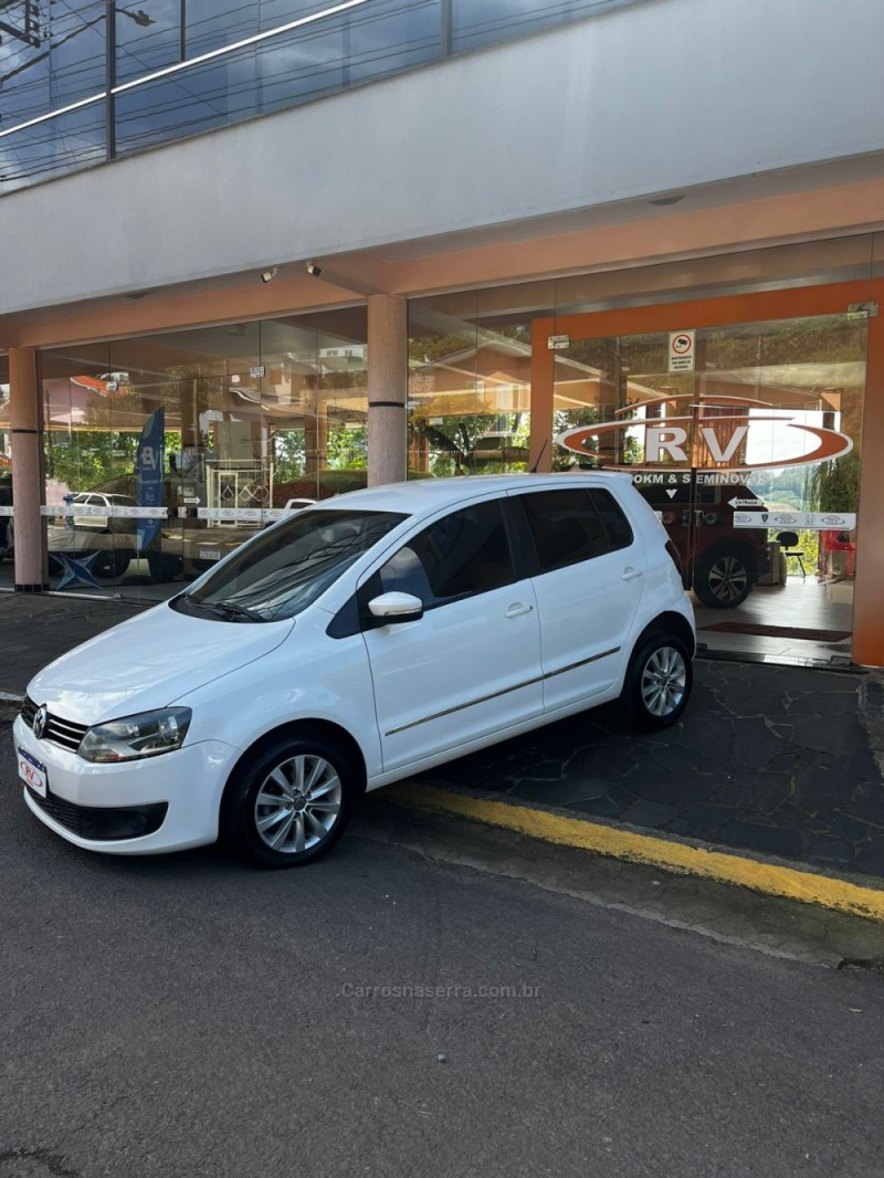 FOX 1.6 MI 8V FLEX 4P MANUAL - 2011 - CARLOS BARBOSA