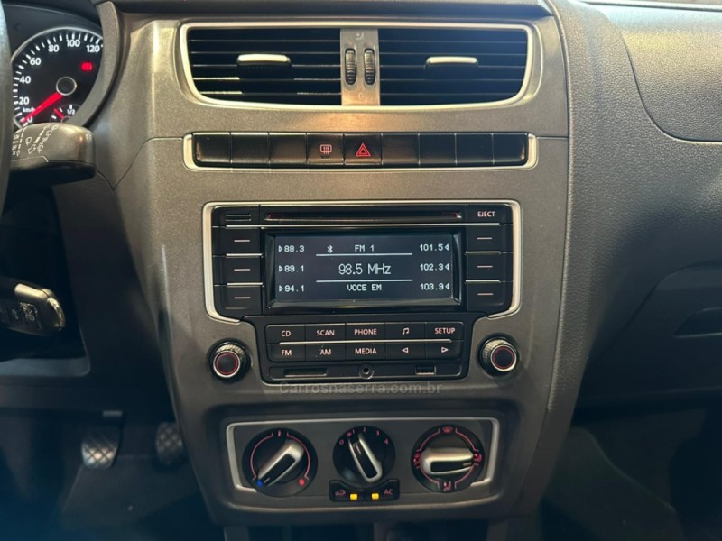 FOX 1.0 MI TRENDLINE 8V FLEX 4P MANUAL - 2014 - CAXIAS DO SUL