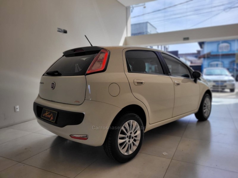 PUNTO 1.4 ATTRACTIVE 8V FLEX 4P MANUAL - 2014 - CANELA
