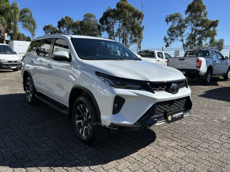 HILUX SW4 2.8 4X4 SRX PLATINUM TURBO 7 LUGARES DIESEL 4P AUTOMÁTICO - 2024 - FARROUPILHA