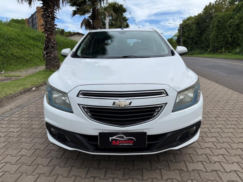 ONIX 1.4 MPFI LTZ 8V FLEX 4P MANUAL - 2014 - IVOTI