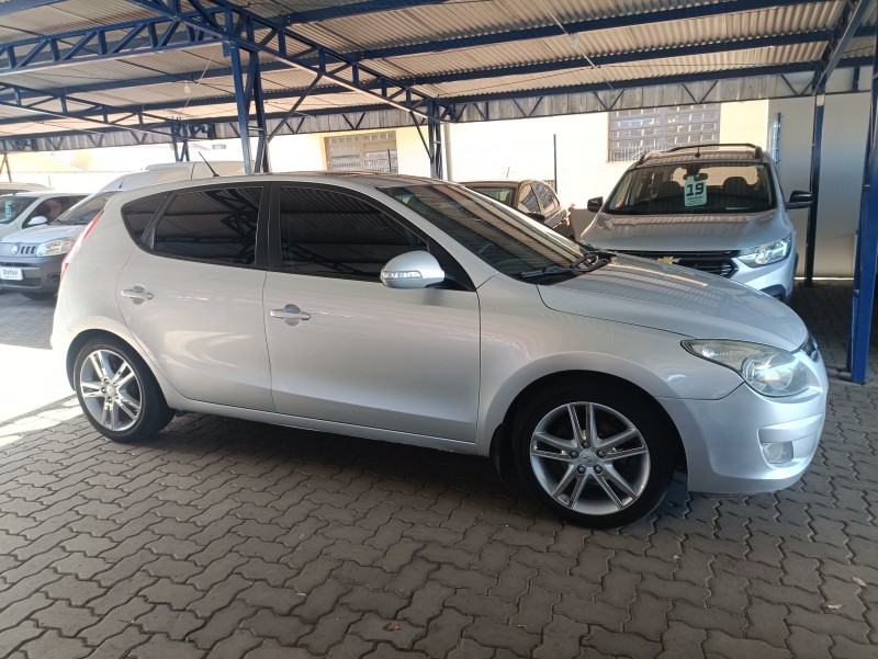 i30 2.0 mpfi gls 16v gasolina 4p automatico 2011 bom principio