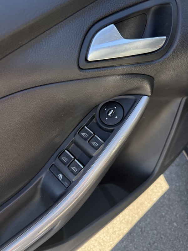 FOCUS 1.6 SE 16V FLEX 4P MANUAL - 2015 - FARROUPILHA