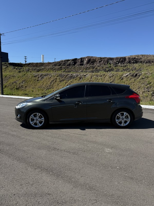 FOCUS 1.6 SE 16V FLEX 4P MANUAL - 2015 - FARROUPILHA