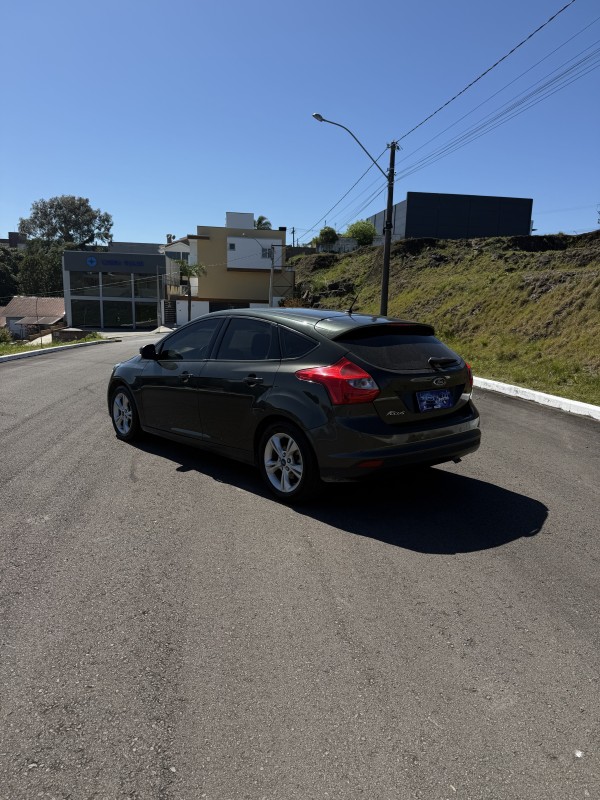 FOCUS 1.6 SE 16V FLEX 4P MANUAL - 2015 - FARROUPILHA