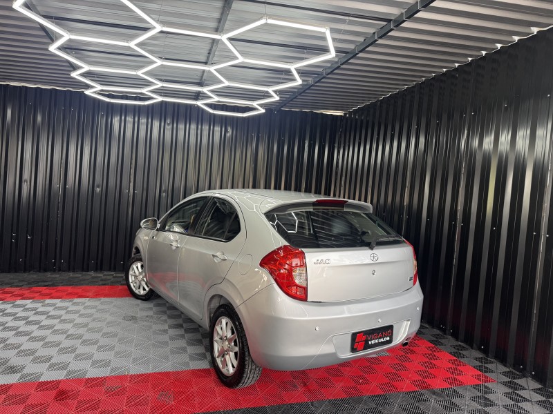 J3 1.4 16V GASOLINA 4P MANUAL - 2011 - CAXIAS DO SUL