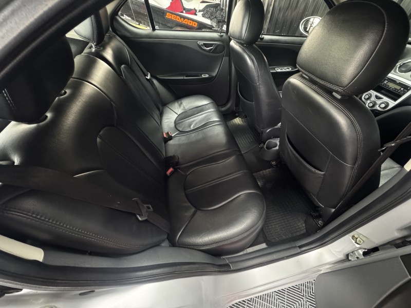 J3 1.4 16V GASOLINA 4P MANUAL - 2011 - CAXIAS DO SUL