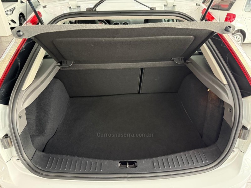 FOCUS 2.0 GLX 16V GASOLINA 4P MANUAL - 2013 - NOVO HAMBURGO