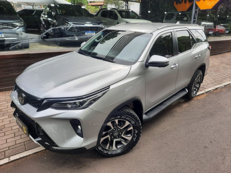HILUX SW4 2.8 4X4 SRX PLATINUM TURBO 7 LUGARES DIESEL 4P AUTOMÁTICO - 2024 - DOIS IRMãOS