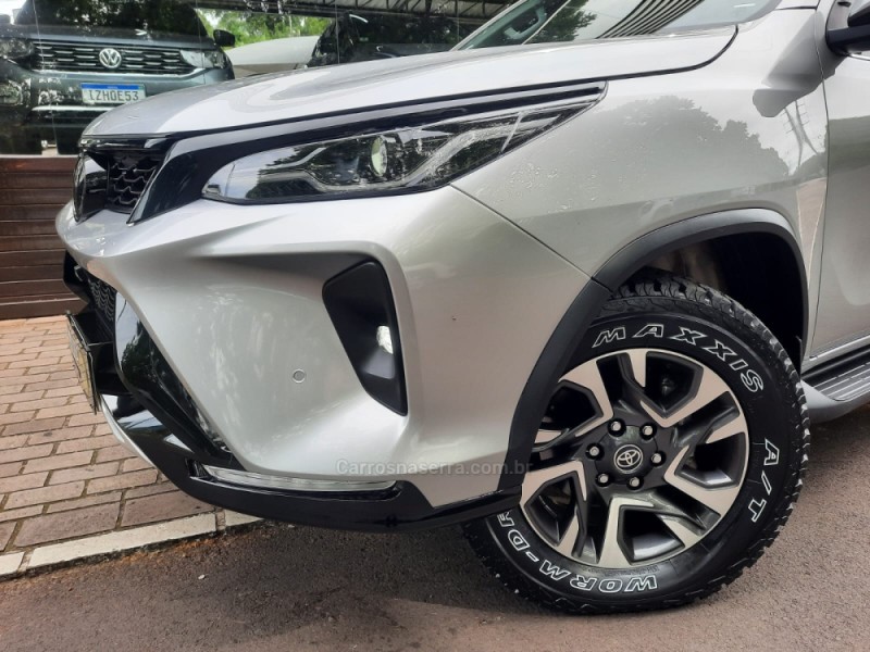 HILUX SW4 2.8 4X4 SRX PLATINUM TURBO 7 LUGARES DIESEL 4P AUTOMÁTICO - 2024 - DOIS IRMãOS