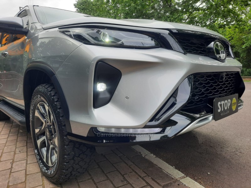HILUX SW4 2.8 4X4 SRX PLATINUM TURBO 7 LUGARES DIESEL 4P AUTOMÁTICO - 2024 - DOIS IRMãOS