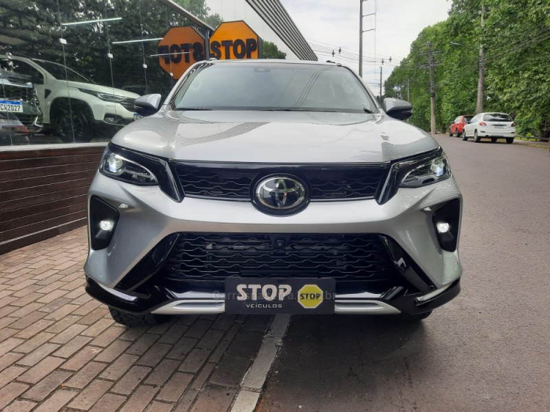HILUX SW4 2.8 4X4 SRX PLATINUM TURBO 7 LUGARES DIESEL 4P AUTOMÁTICO - 2024 - DOIS IRMãOS