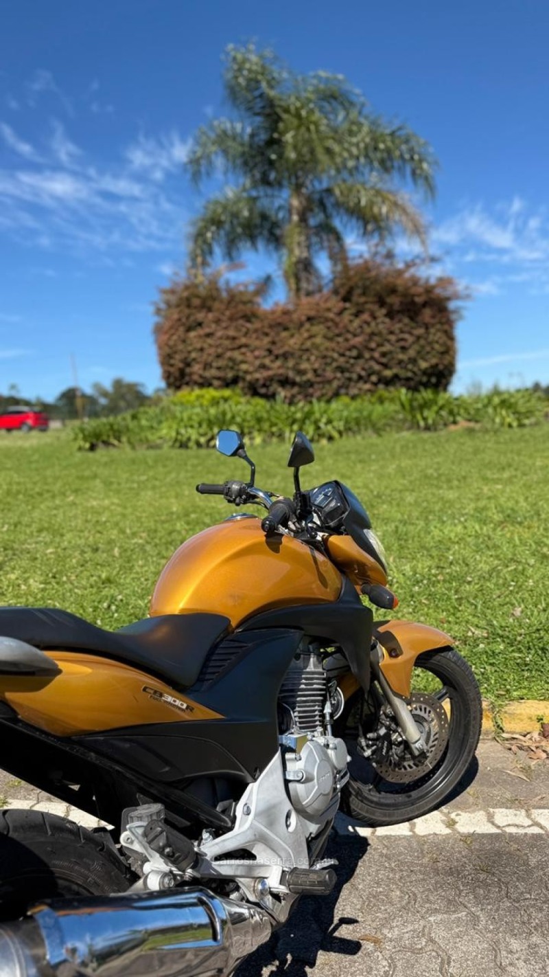 CB 300R ABS - 2010 - CAXIAS DO SUL
