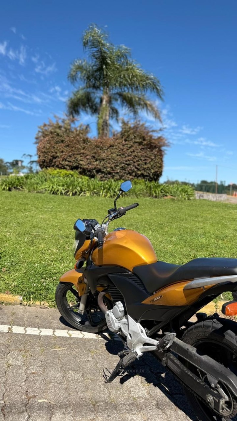 CB 300R ABS - 2010 - CAXIAS DO SUL