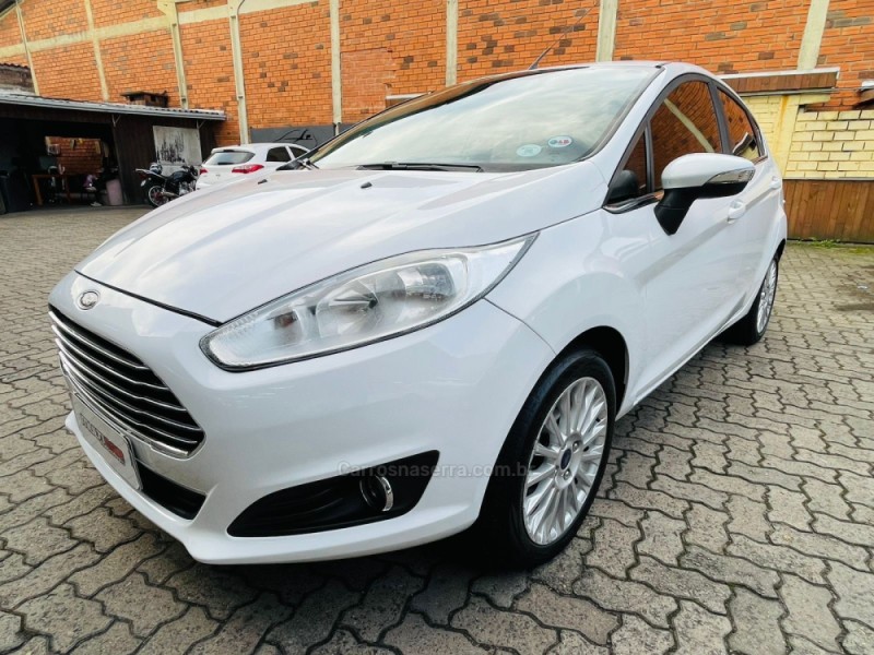 FIESTA 1.6 TITANIUM HATCH 16V FLEX 4P AUTOMÁTICO - 2017 - CAMPO BOM