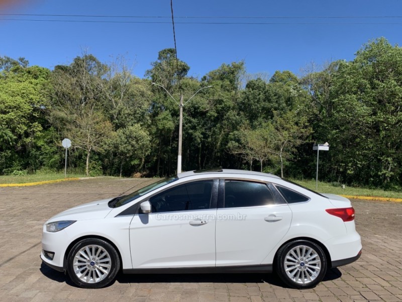 FOCUS 2.0 TITANIUM SEDAN 16V FLEX 4P AUTOMÁTICO - 2017 - GUAPORé