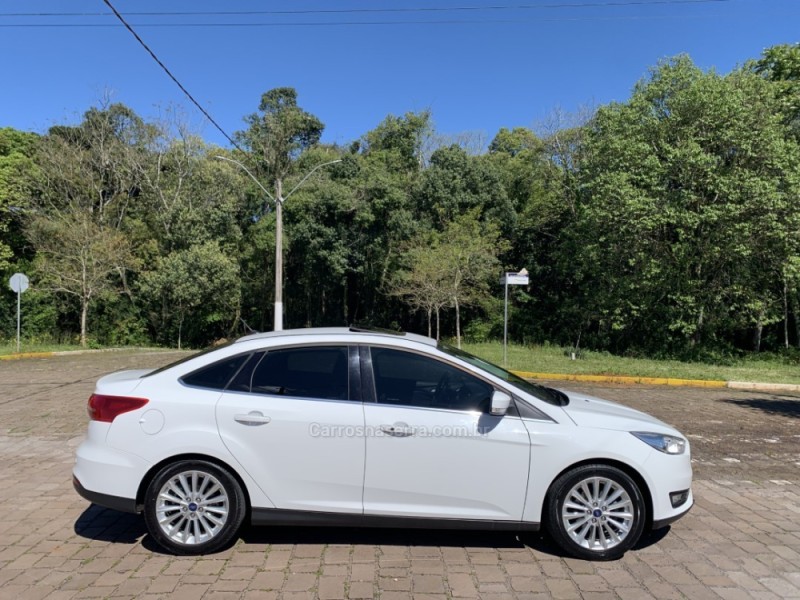 FOCUS 2.0 TITANIUM SEDAN 16V FLEX 4P AUTOMÁTICO - 2017 - GUAPORé