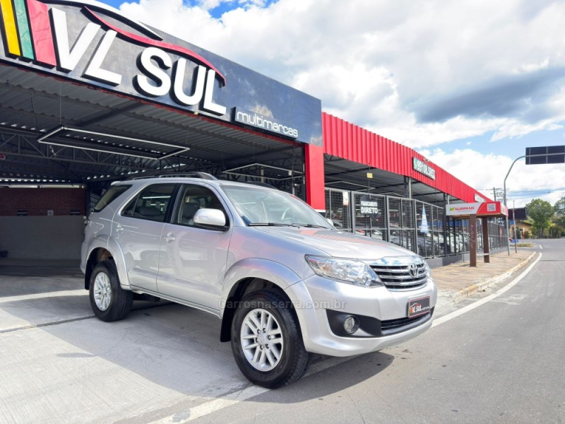 HILUX SW4 2.7 SR 4X2 16V FLEX 4P AUTOMÁTICO - 2013 - CAXIAS DO SUL
