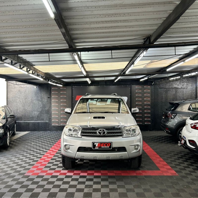 HILUX SW4 3.0 SRV 4X4 7 LUGARES 16V TURBO INTERCOOLER DIESEL 4P AUTOMÁTICO - 2010 - PASSO FUNDO