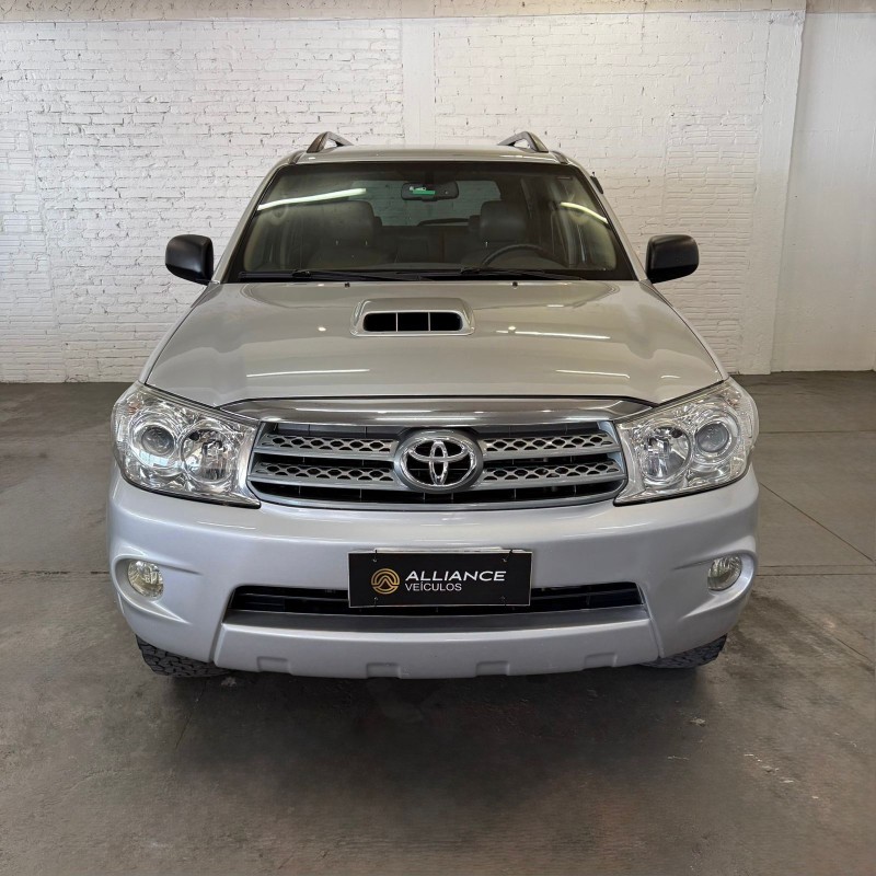 HILUX SW4 3.0 SRV 4X4 7 LUGARES 16V TURBO INTERCOOLER DIESEL 4P AUTOMÁTICO - 2010 - CAXIAS DO SUL