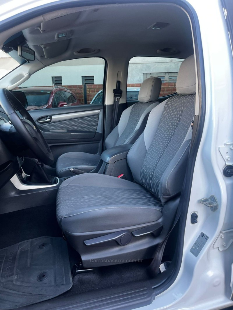 S10 2.4 MPFI ADVANTAGE 4X2 CD 8V FLEX 4P MANUAL - 2016 - LAJEADO